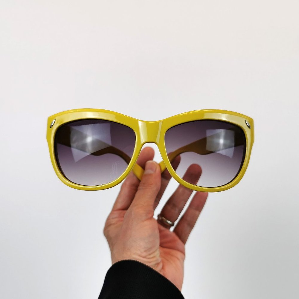 Yellow Retro Wayfarer Style Sunglasses Purple Lens